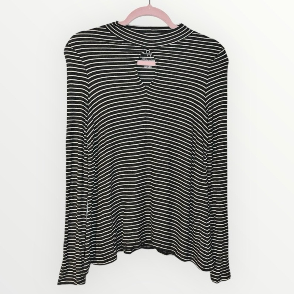 Soft & Sexy Rib American Eagle S Gray White Stripe Pattern Mock Neck Keyhole Top